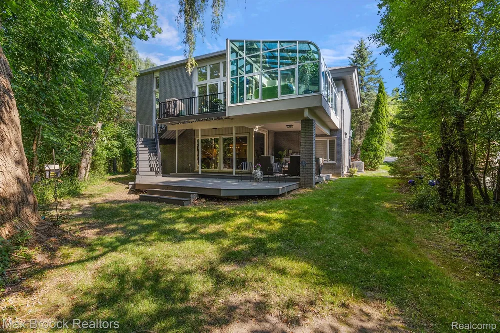 2253 Lone Pine Road West Bloomfield Charter Township, MI 48323