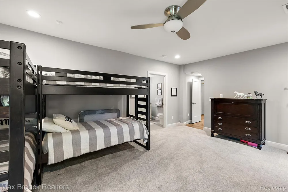 2253 Lone Pine Road West Bloomfield Charter Township, MI 48323