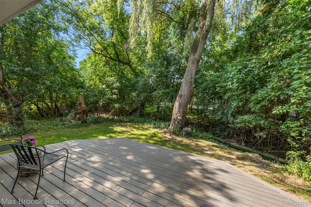 2253 Lone Pine Road West Bloomfield Charter Township, MI 48323