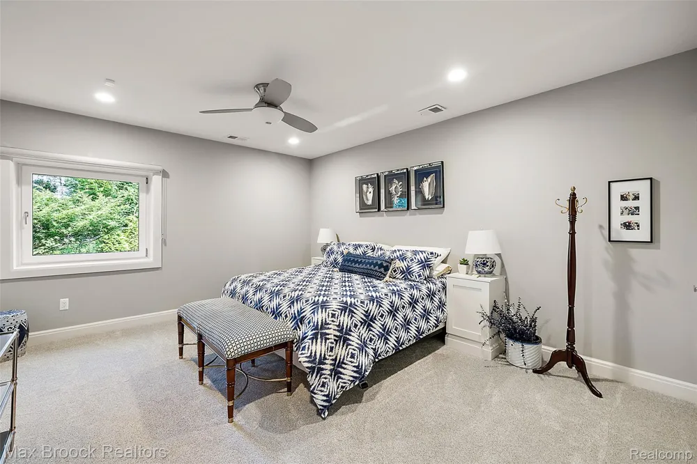 2253 Lone Pine Road West Bloomfield Charter Township, MI 48323