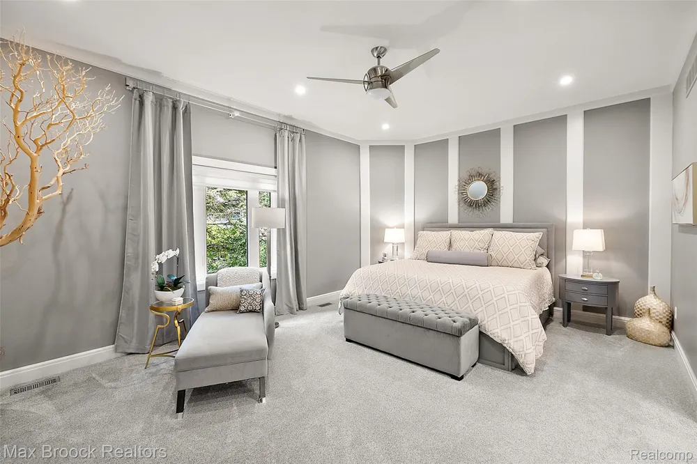 2253 Lone Pine Road West Bloomfield Charter Township, MI 48323