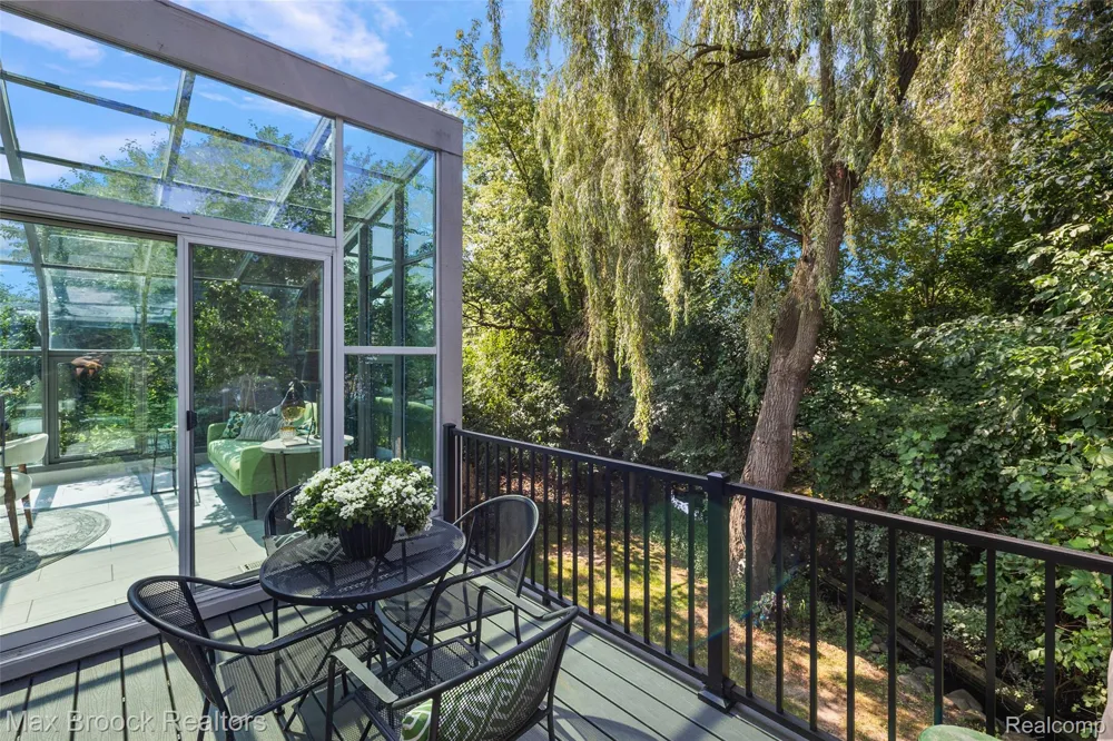 2253 Lone Pine Road West Bloomfield Charter Township, MI 48323