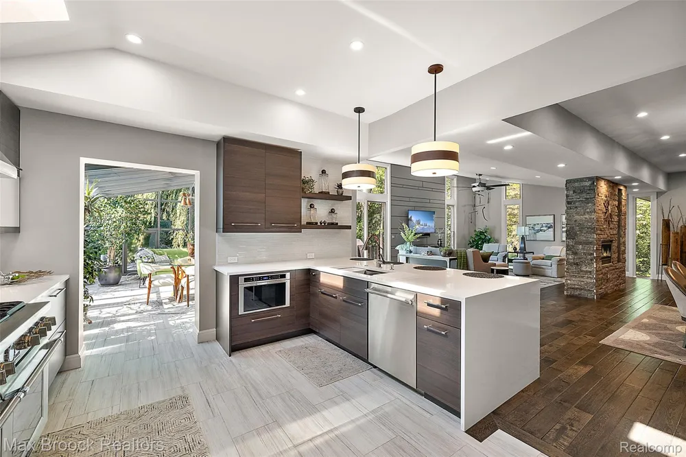 2253 Lone Pine Road West Bloomfield Charter Township, MI 48323