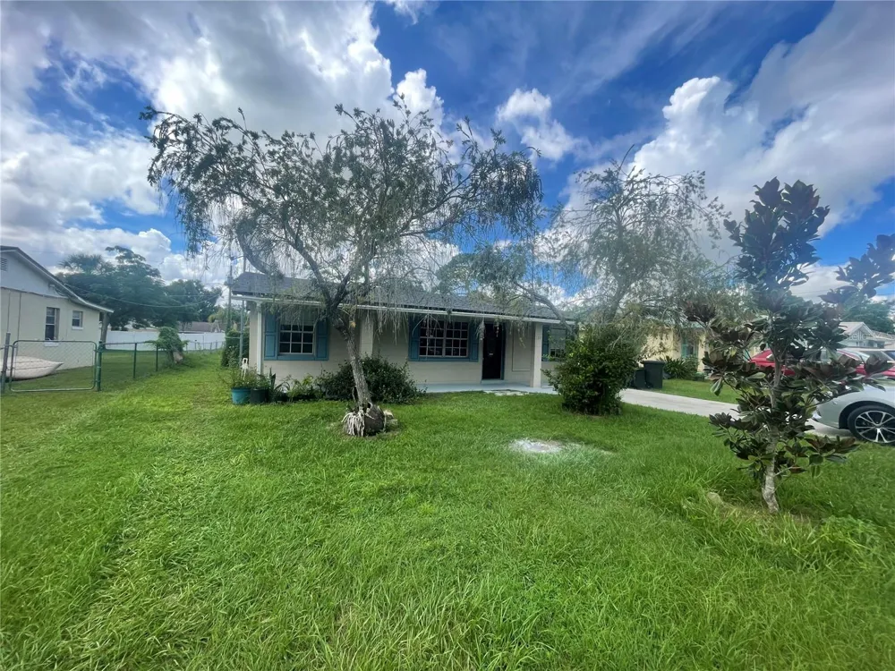 180 PINE TREE DRIVE Casselberry, FL 32707