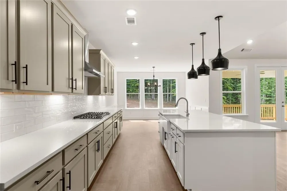 8350 Creekside Overlook Drive Gainesville, GA 30506
