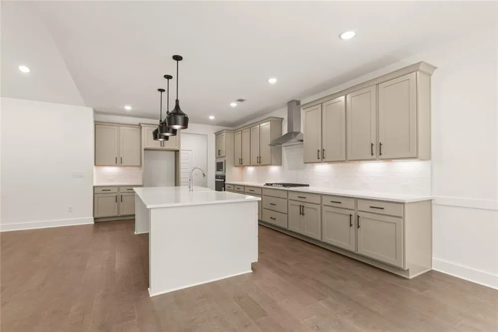 8350 Creekside Overlook Drive Gainesville, GA 30506