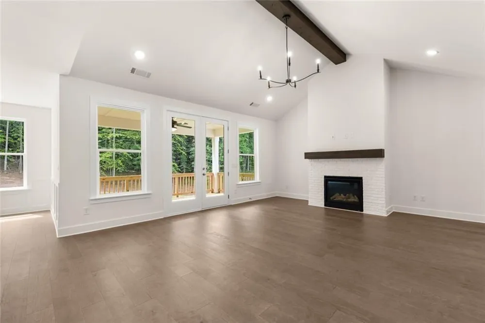 8350 Creekside Overlook Drive Gainesville, GA 30506
