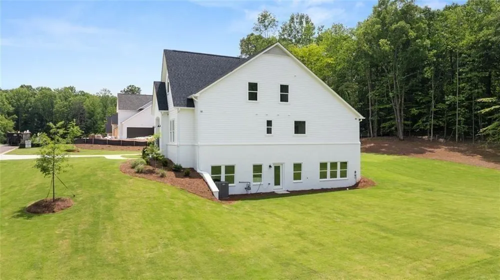 8350 Creekside Overlook Drive Gainesville, GA 30506