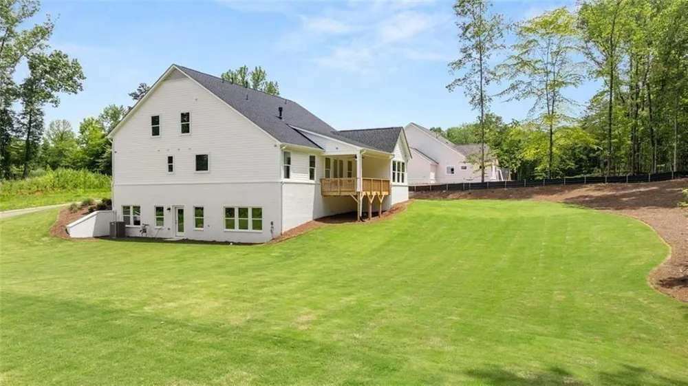 8350 Creekside Overlook Drive Gainesville, GA 30506