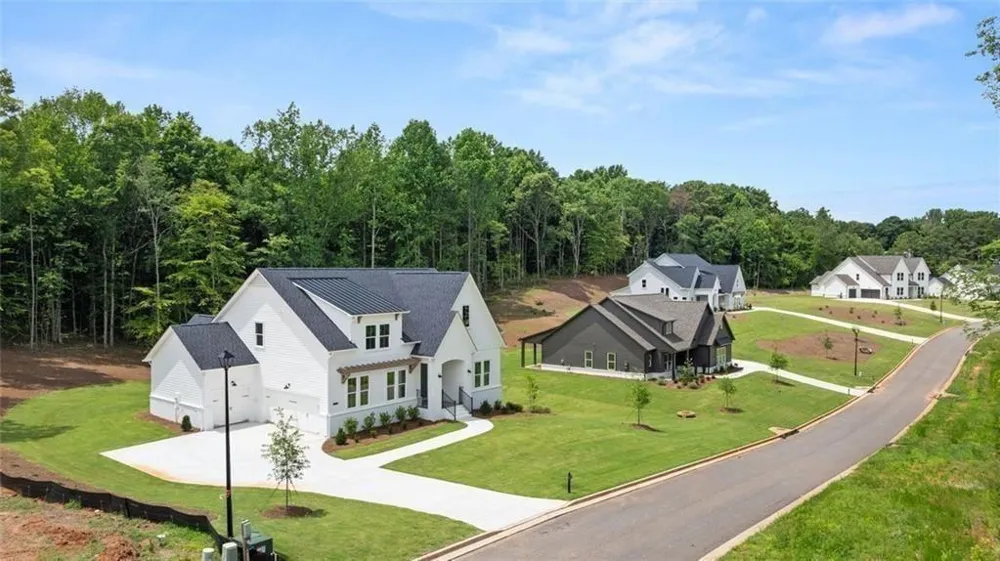 8350 Creekside Overlook Drive Gainesville, GA 30506