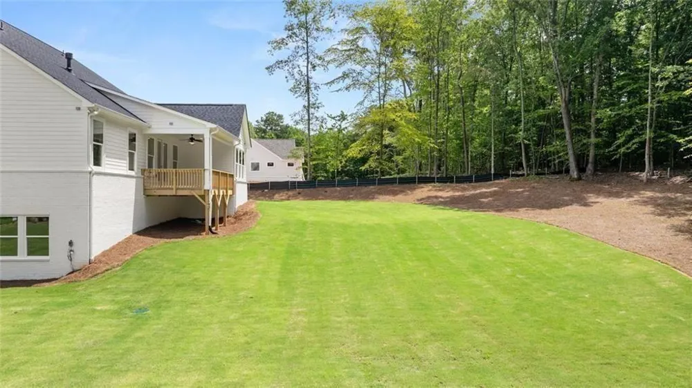 8350 Creekside Overlook Drive Gainesville, GA 30506