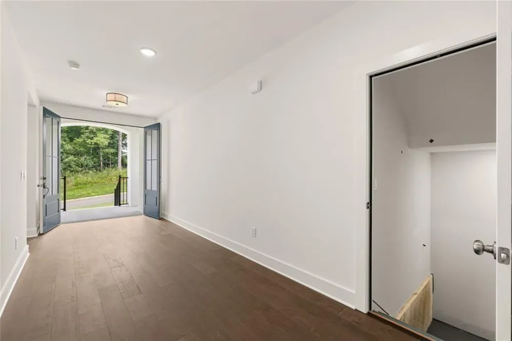 8350 Creekside Overlook Drive Gainesville, GA 30506