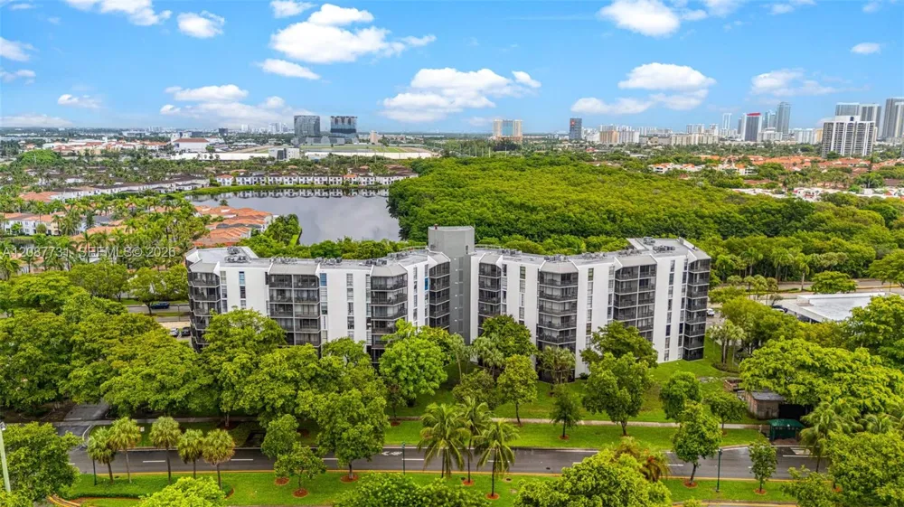 3301 Country Club Dr #208 Aventura, FL 33180