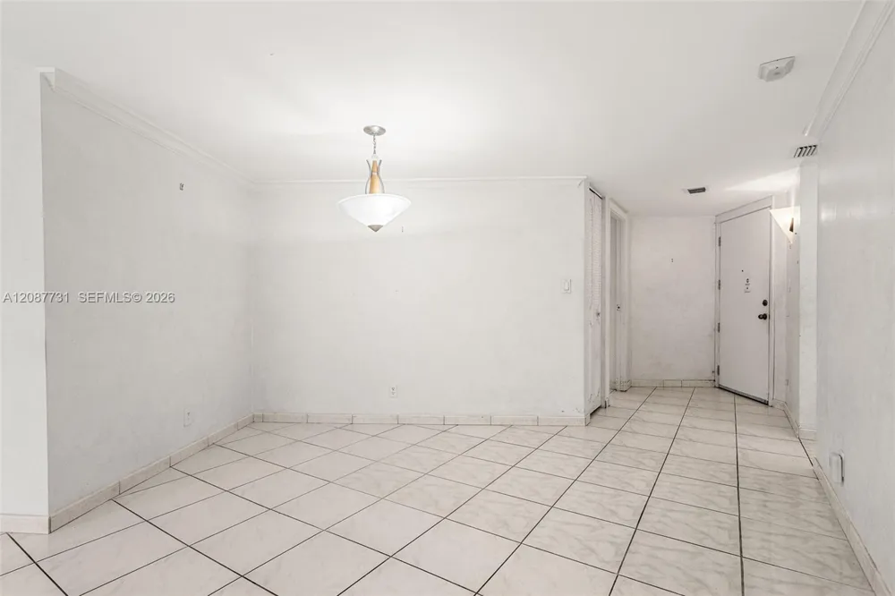 3301 Country Club Dr #208 Aventura, FL 33180
