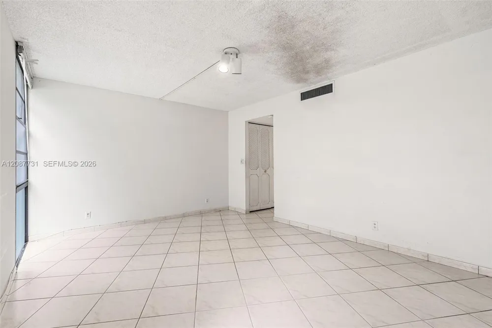 3301 Country Club Dr #208 Aventura, FL 33180