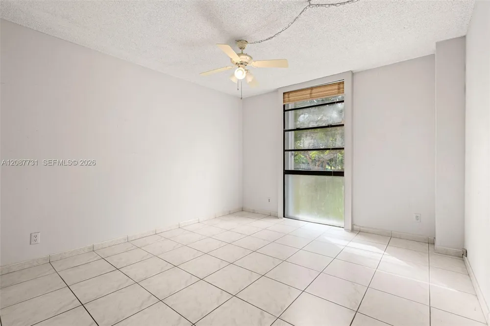 3301 Country Club Dr #208 Aventura, FL 33180