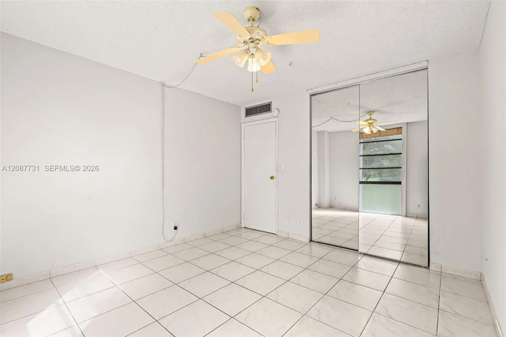 3301 Country Club Dr #208 Aventura, FL 33180