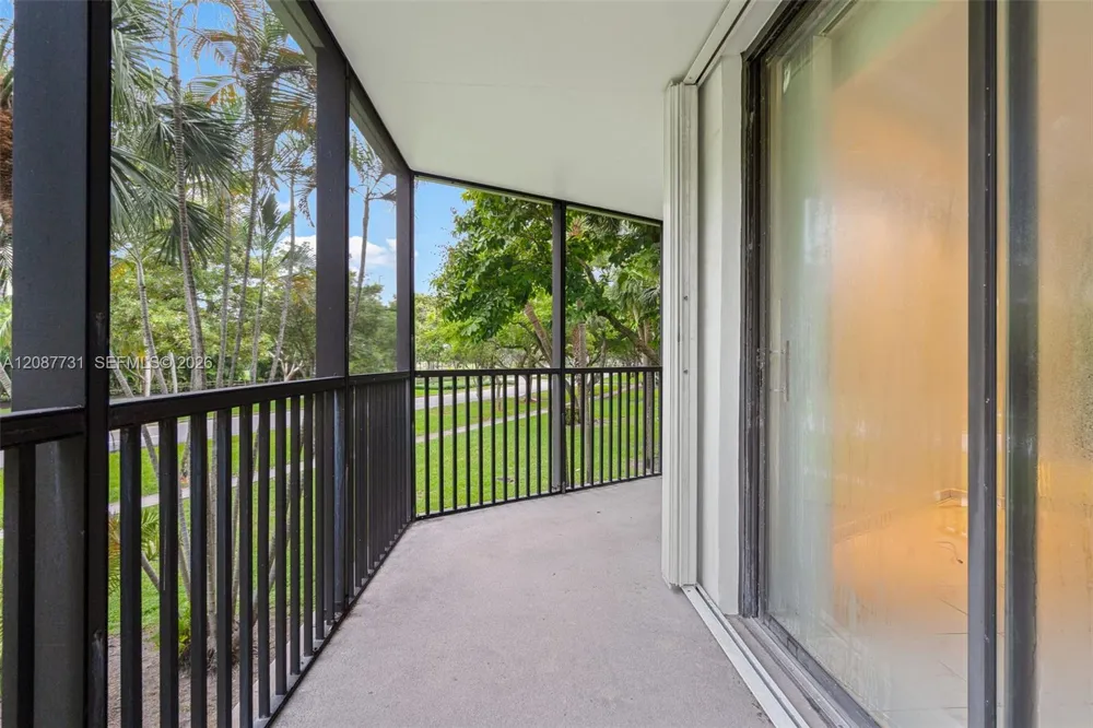 3301 Country Club Dr #208 Aventura, FL 33180