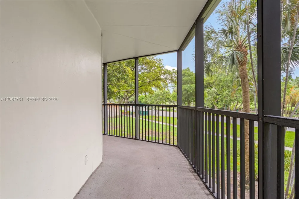 3301 Country Club Dr #208 Aventura, FL 33180