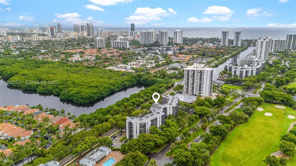 3301 Country Club Dr #208 Aventura, FL 33180