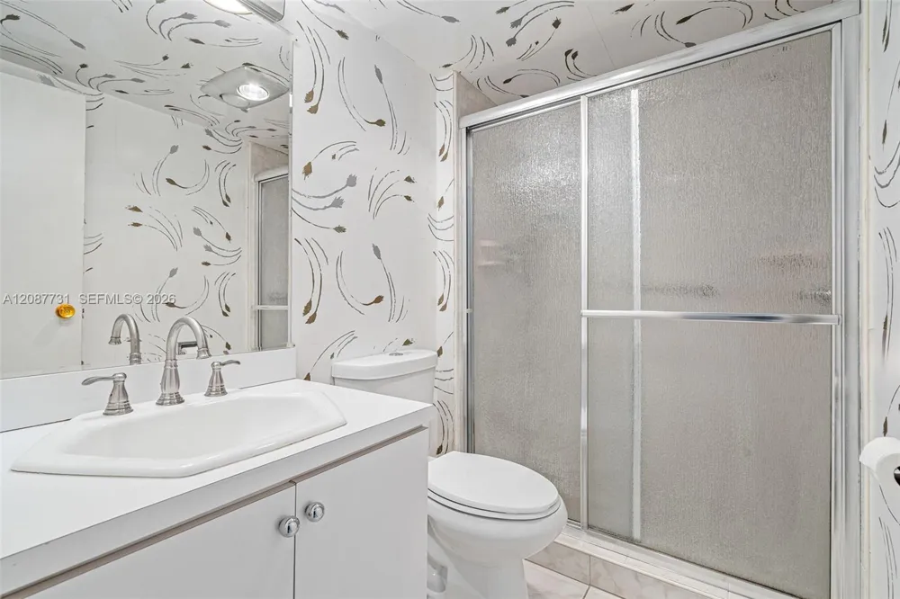 3301 Country Club Dr #208 Aventura, FL 33180