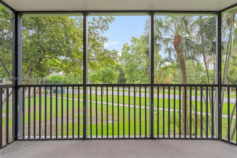 3301 Country Club Dr #208 Aventura, FL 33180