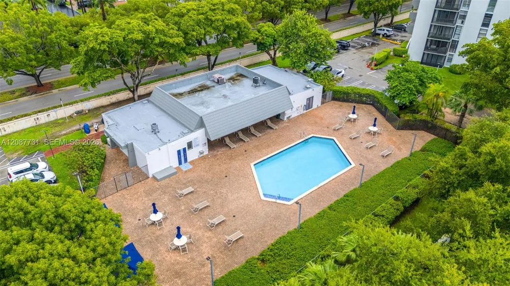 3301 Country Club Dr #208 Aventura, FL 33180