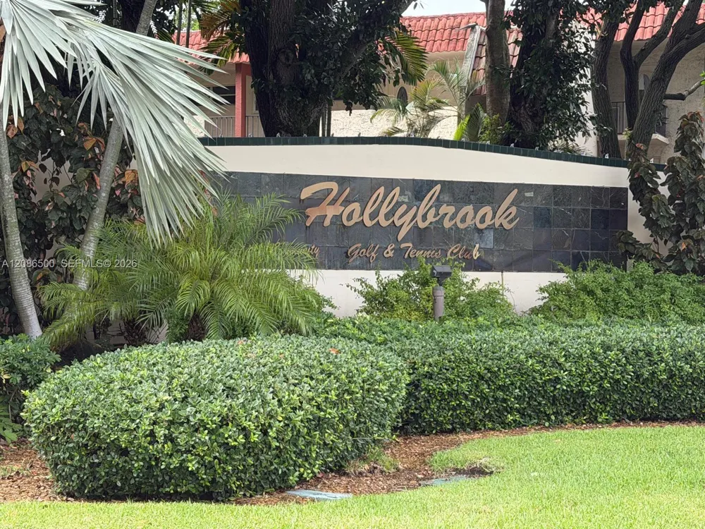 400 S Hollybrook Dr #306 Pembroke Pines, FL 33025