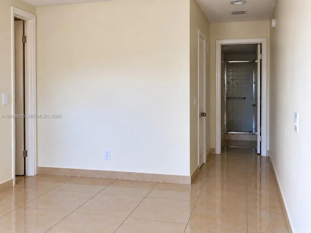 400 S Hollybrook Dr #306 Pembroke Pines, FL 33025