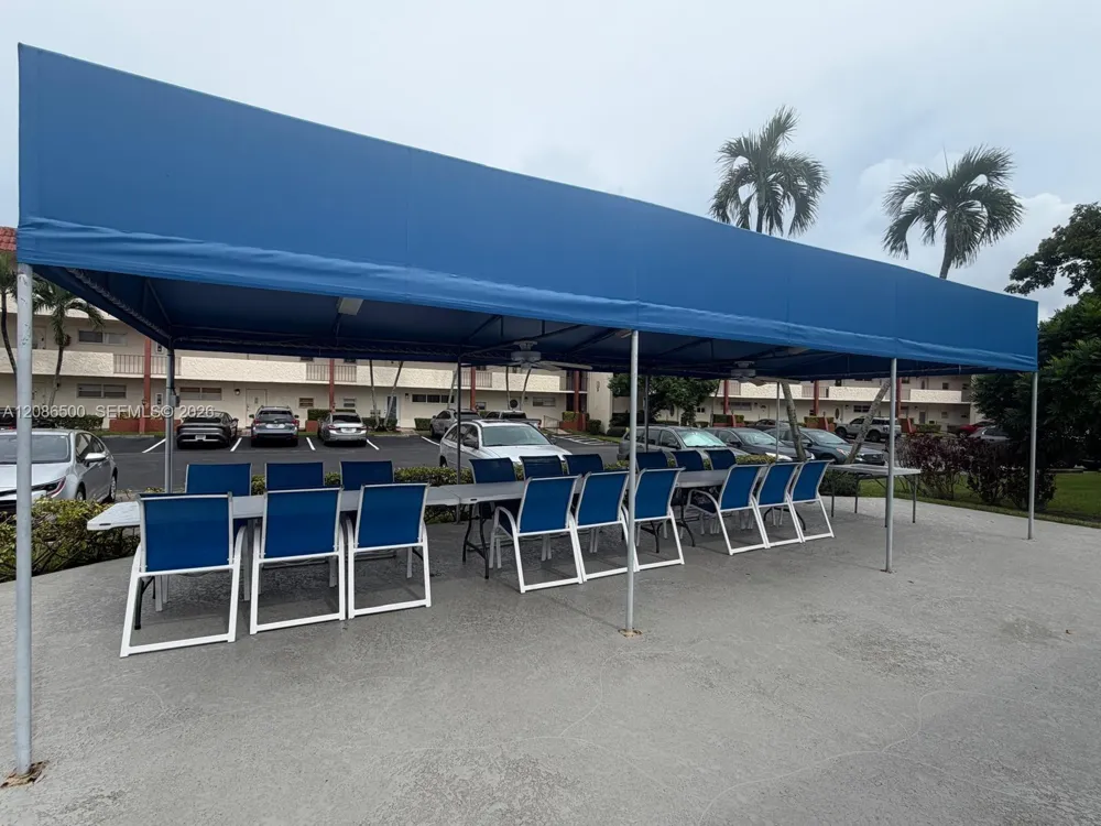 400 S Hollybrook Dr #306 Pembroke Pines, FL 33025