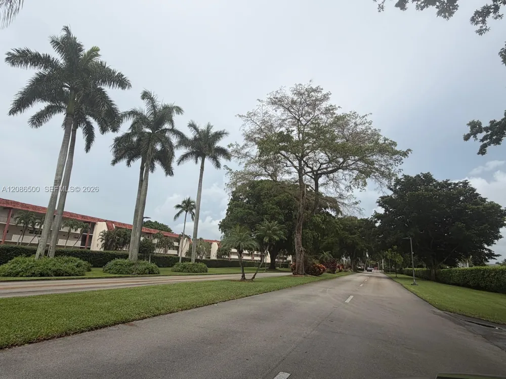 400 S Hollybrook Dr #306 Pembroke Pines, FL 33025