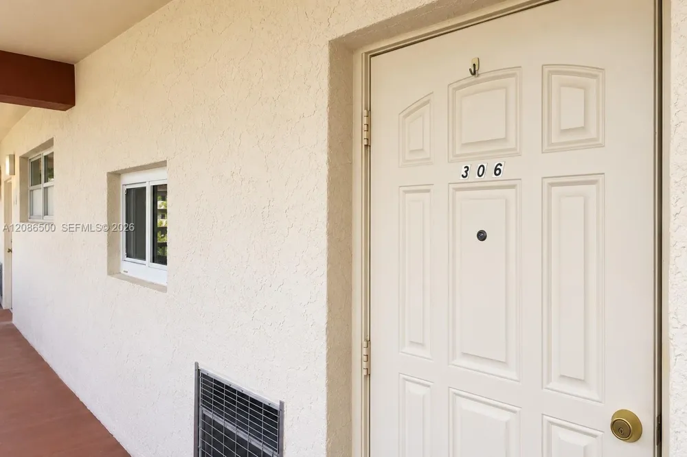 400 S Hollybrook Dr #306 Pembroke Pines, FL 33025
