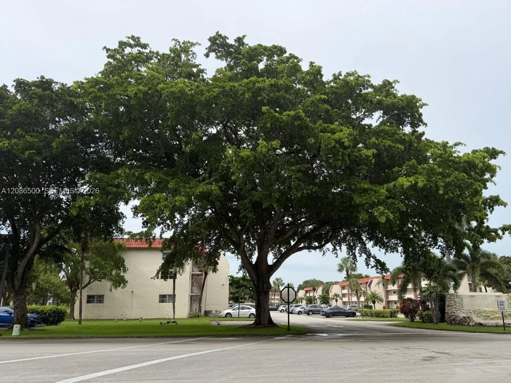 400 S Hollybrook Dr #306 Pembroke Pines, FL 33025
