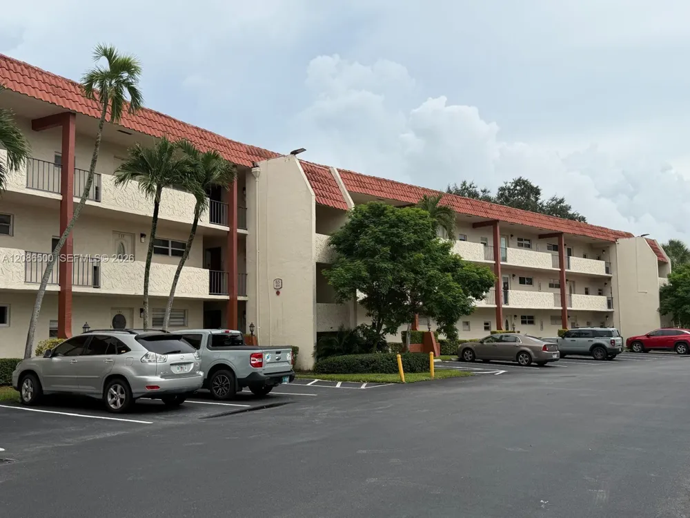 400 S Hollybrook Dr #306 Pembroke Pines, FL 33025