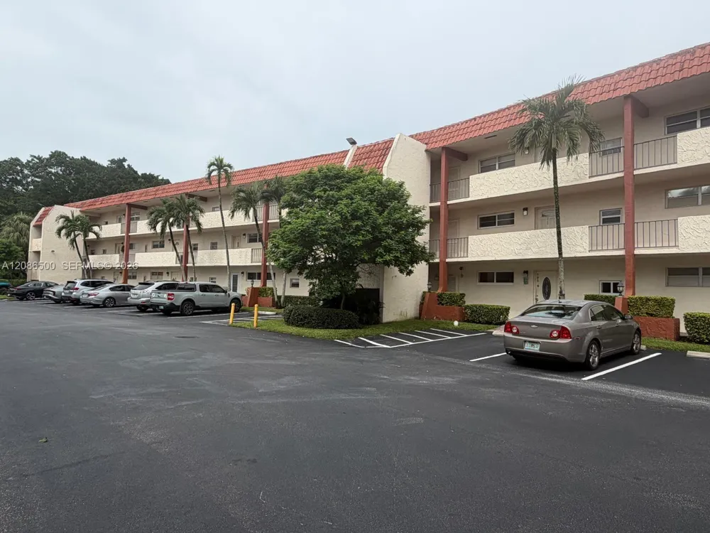 400 S Hollybrook Dr #306 Pembroke Pines, FL 33025
