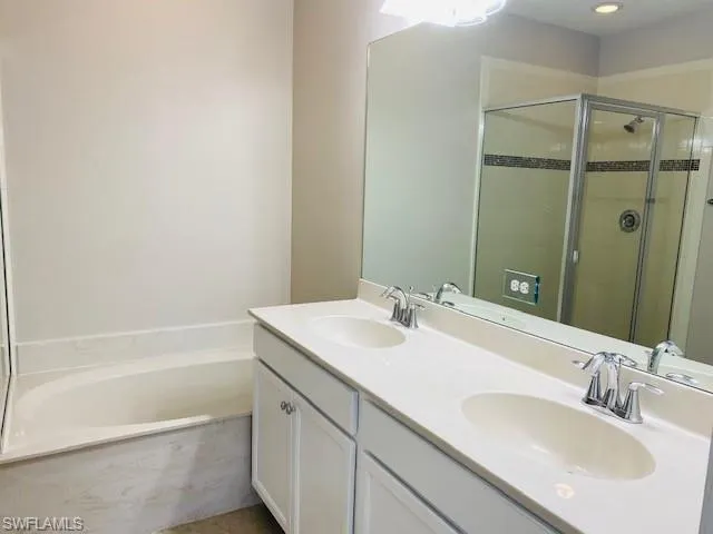 7944 BRISTOL CIRCLE Naples, FL 34120