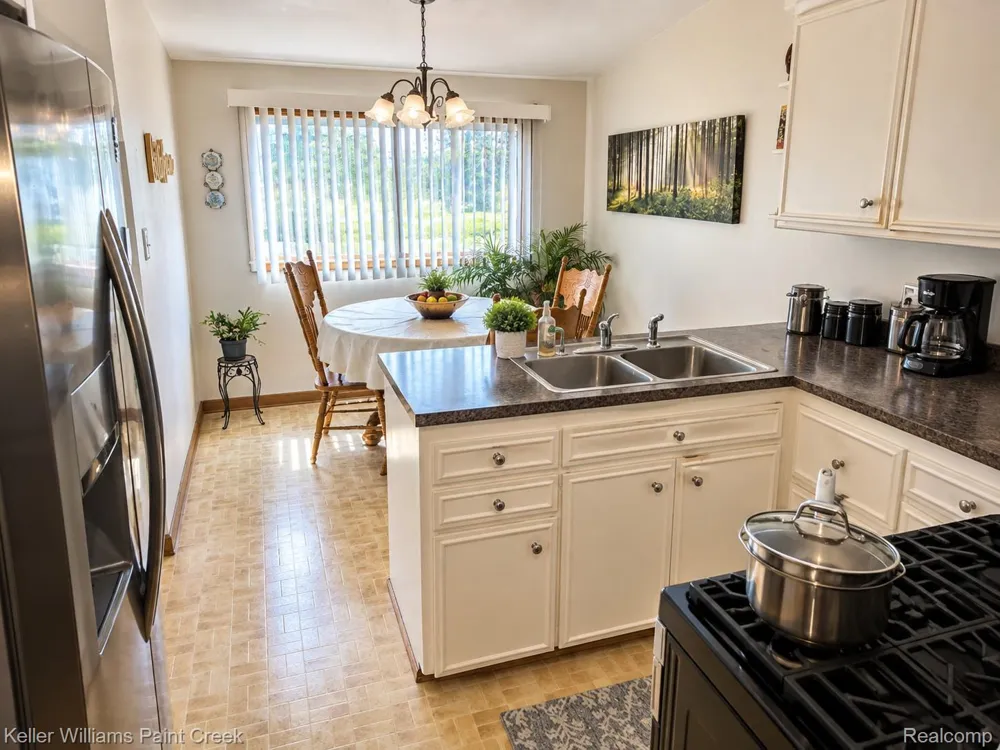 4806 Holmes Drive Warren City, MI 48092
