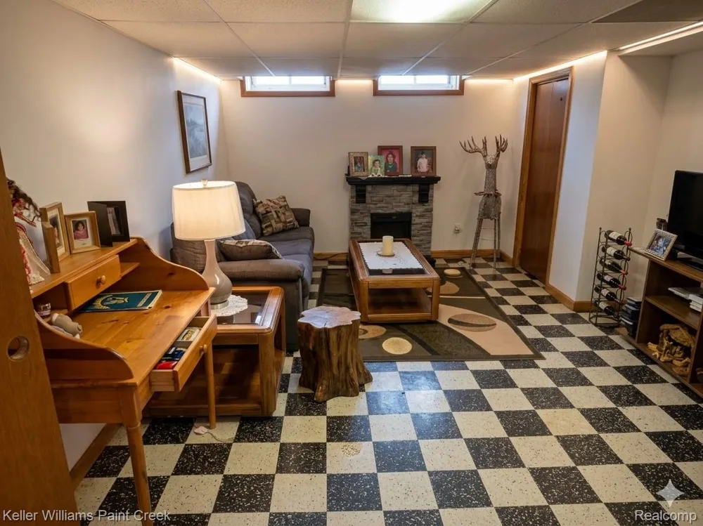 4806 Holmes Drive Warren City, MI 48092