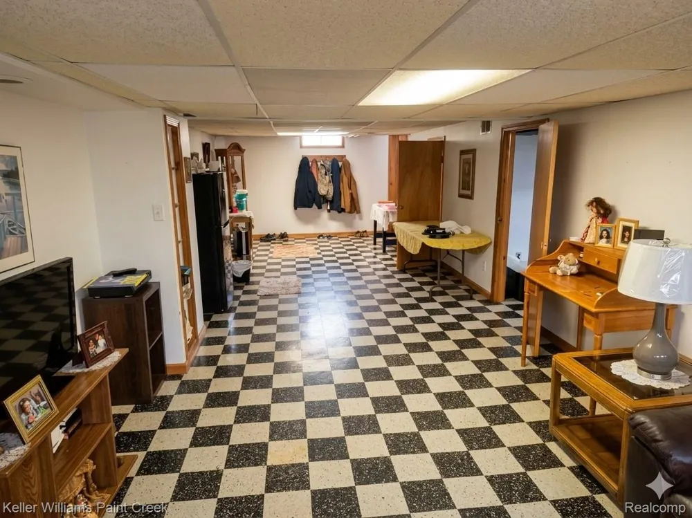 4806 Holmes Drive Warren City, MI 48092