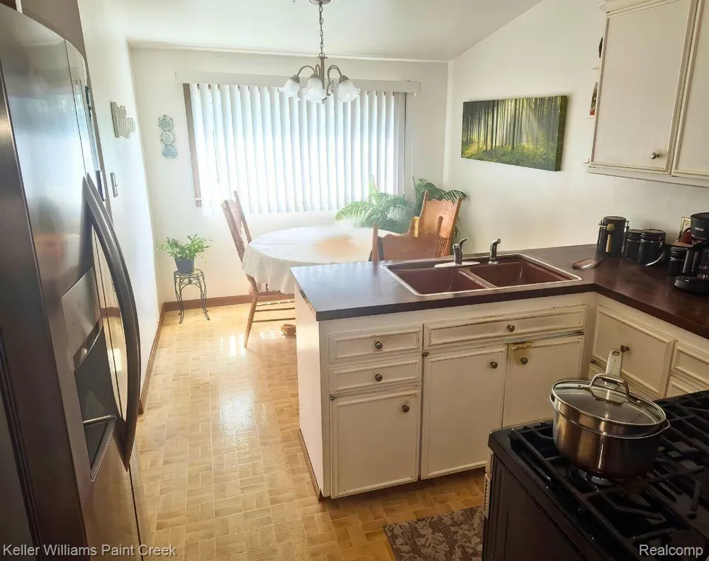 4806 Holmes Drive Warren City, MI 48092