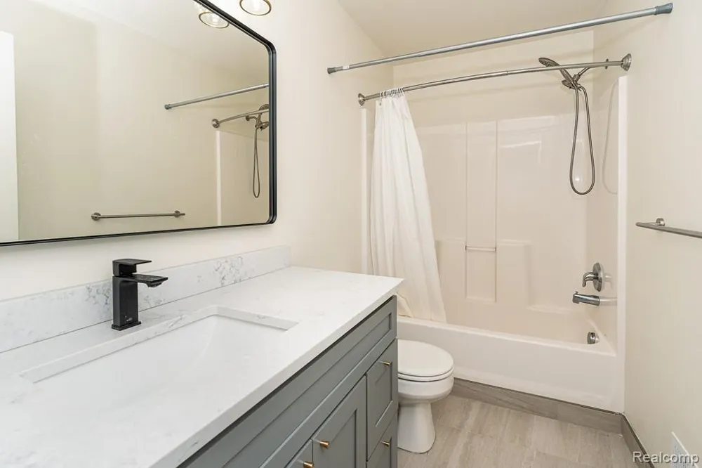 2230 Palmetto Commerce Charter Township, MI 48382