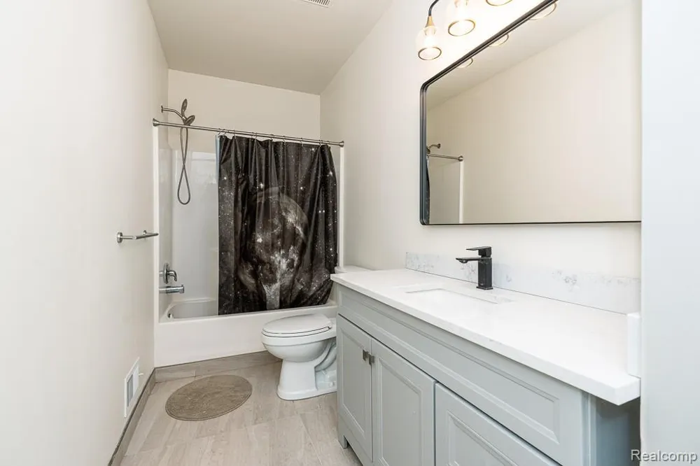 2230 Palmetto Commerce Charter Township, MI 48382