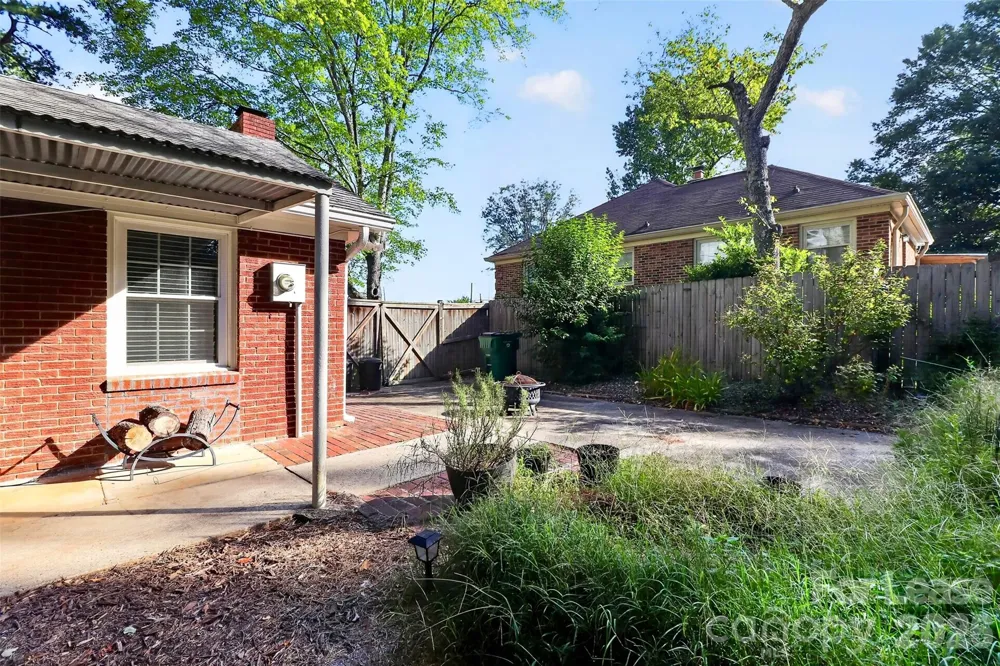 2438 Knickerbocker Drive Charlotte, NC 28212