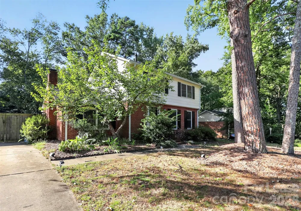 2438 Knickerbocker Drive Charlotte, NC 28212