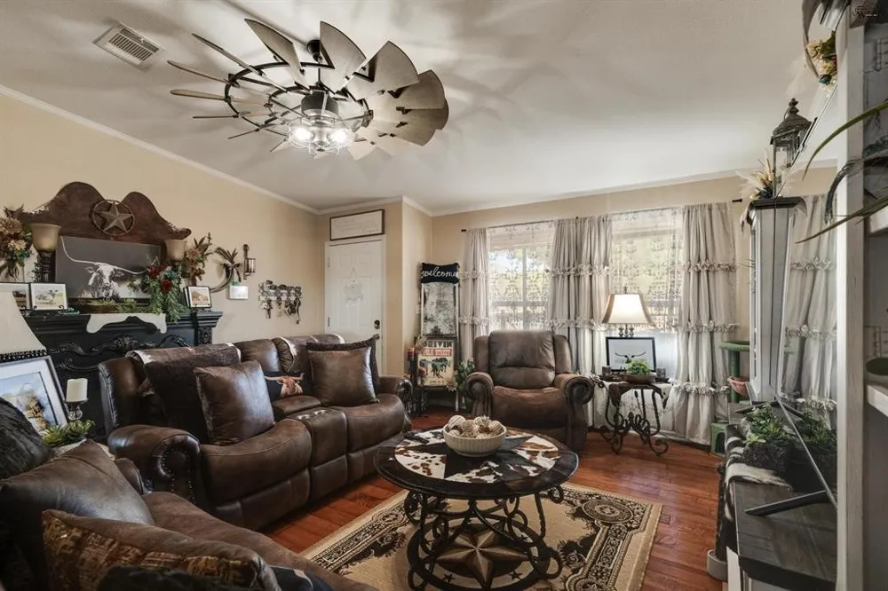 7653 FM 2606 Henrietta, TX 76365