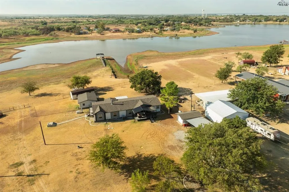 7653 FM 2606 Henrietta, TX 76365