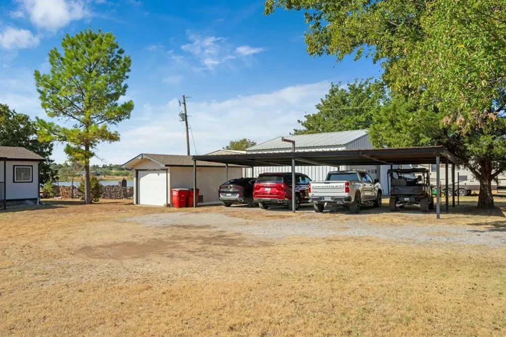 7653 FM 2606 Henrietta, TX 76365