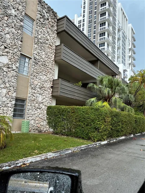 8325 SW 72nd Ave #305C