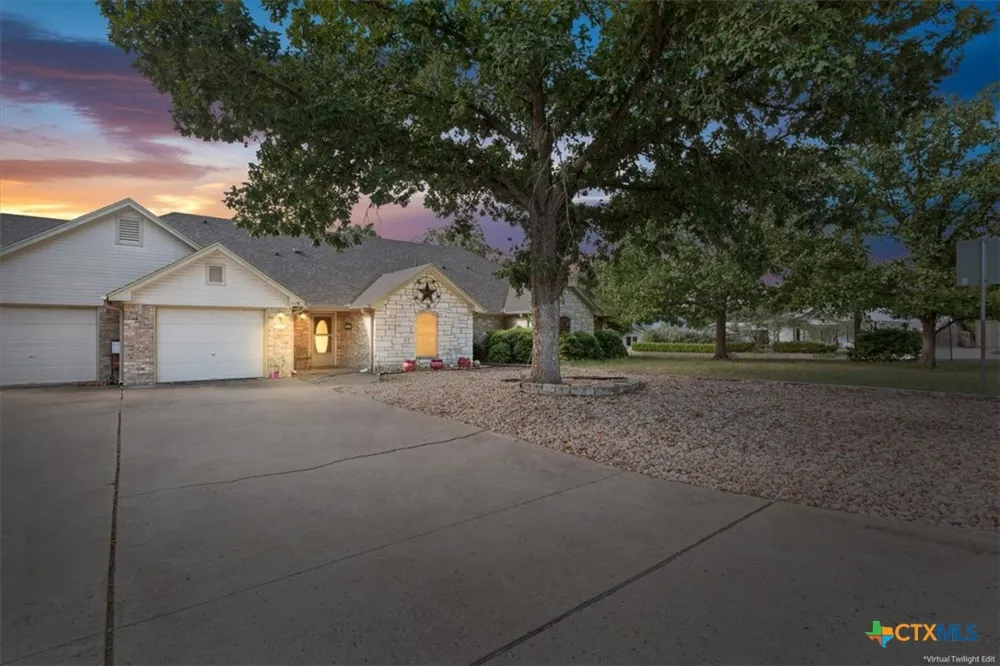 1006 W North Avenue Lampasas, TX 76550