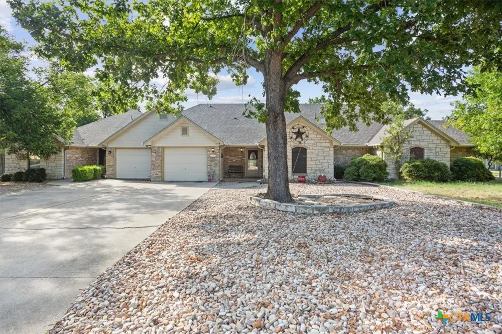 1006 W North Avenue Lampasas, TX 76550